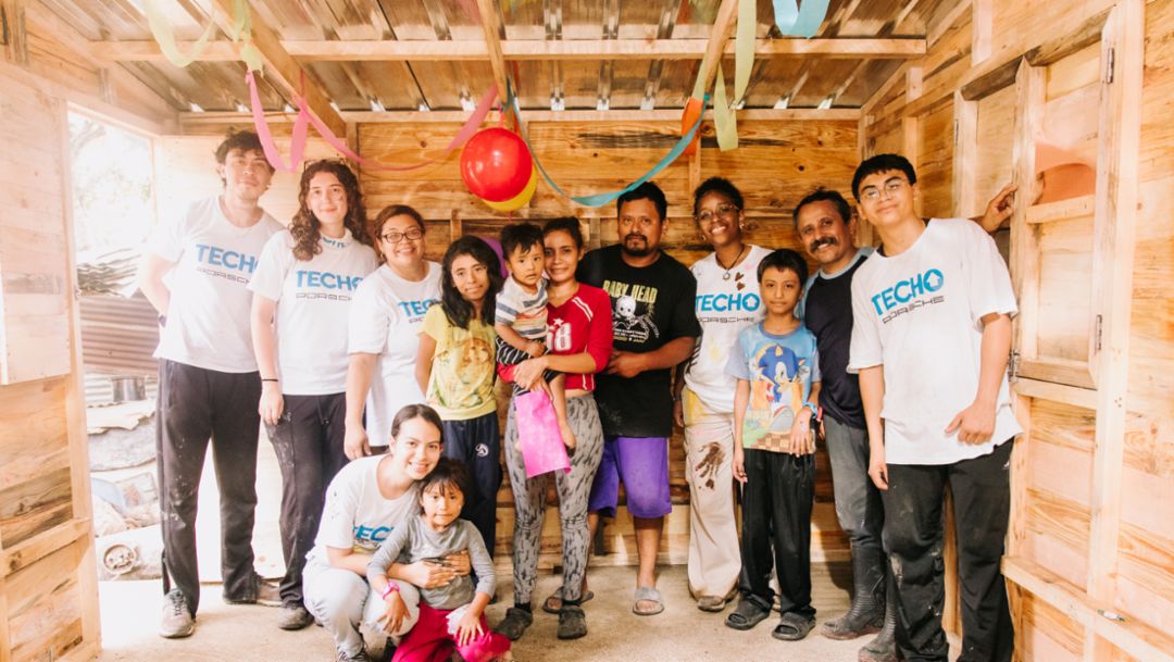 Porsche, Grupo Los Tres y TECHO llevan vivienda a m&aacute;s familias guatemaltecas