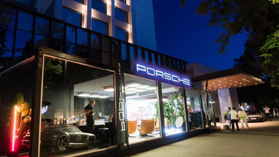 Porsche inaugurează primul Art Pop-up din Rom&acirc;nia, la Cluj