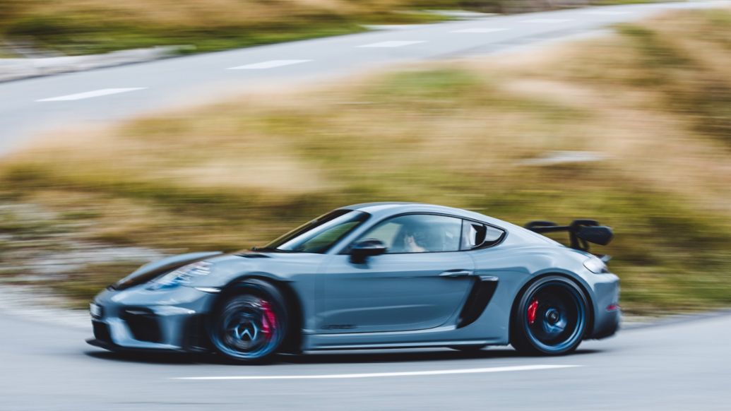 718 Cayman GT4 RS , Swiss Roads, 2024, Porsche Schweiz AG