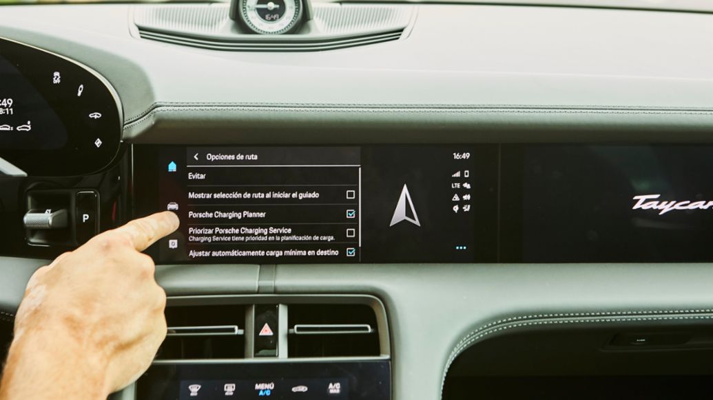 Porsche Taycan, ruta Gij&oacute;n - Madrid, 2021, Porsche Ib&eacute;rica