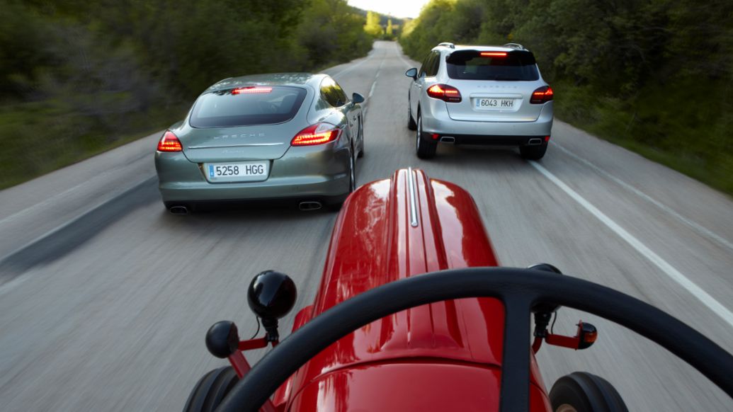  Panamera di&eacute;sel, Cayenne di&eacute;sel y tractor di&eacute;sel Porsche Junior K 108, 2012, 40&ordm; aniversario de Porsche Ib&eacute;rica (1984-2024)