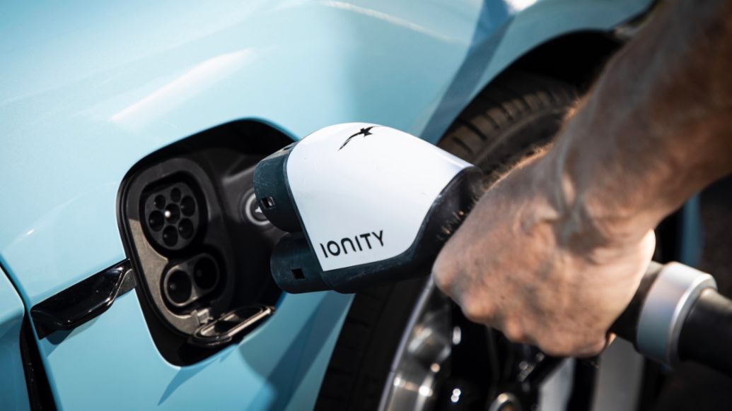 Taycan 4S, red de carga r&aacute;pida Ionity, 2021, Porsche AG