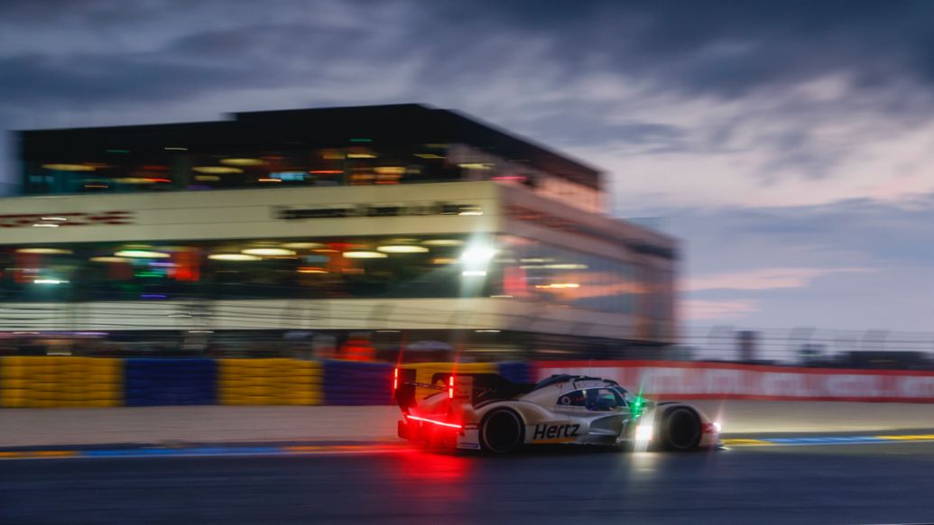 Porsche 963, Hertz Team Jota (#38), Antonio Felix da Costa (P), Will Stevens (UK), Yifei Ye (CHN), Le Mans 24 Hours, Race, 2023, Porsche AG