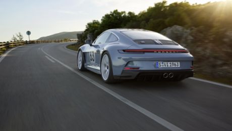 The new Porsche 911 S/T: the lightest 911 of its generation
