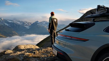  On the road in a Taycan 4S Cross Turismo: Freedom without limits