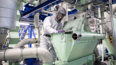 Porsche pilots recycling of high-voltage batteries