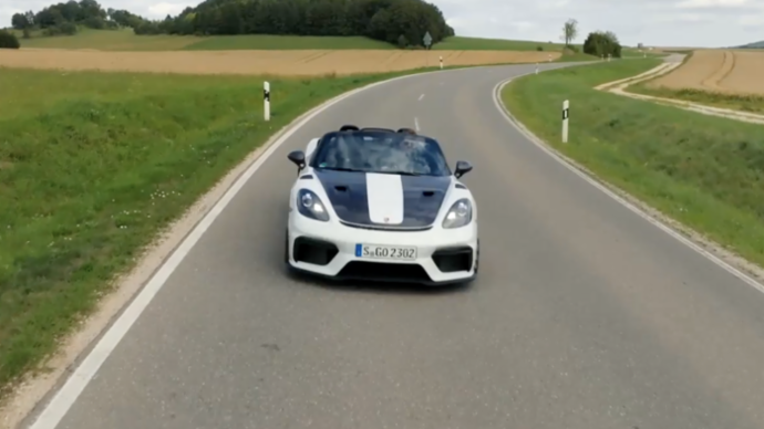 Media Drive: 718 Spyder RS - White