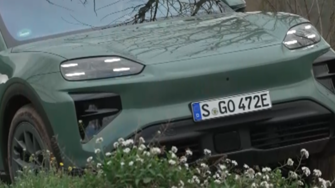 Cayenne Turbo Electric, S-GO 472E, Media Drive Barcelona, Portrait