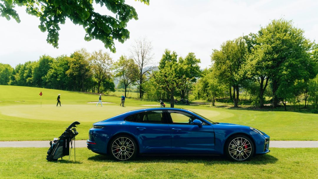 Zwischen Fahrbahn und Fairway