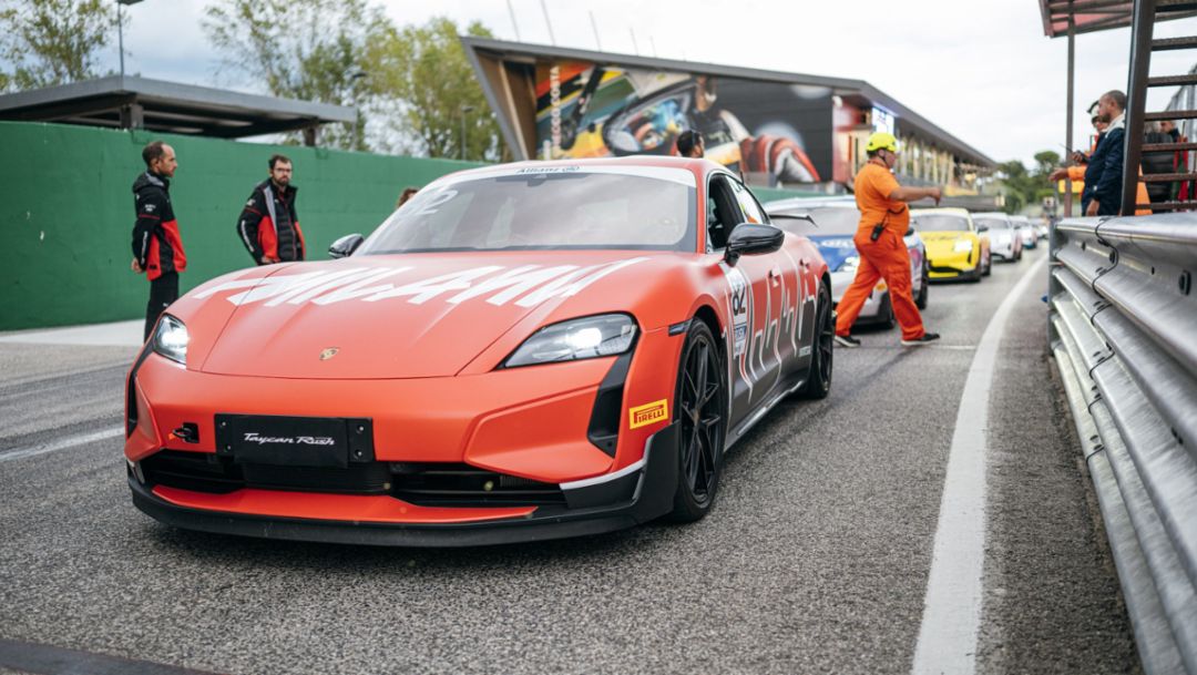 La Porsche Taycan Rush fa il pieno a Imola