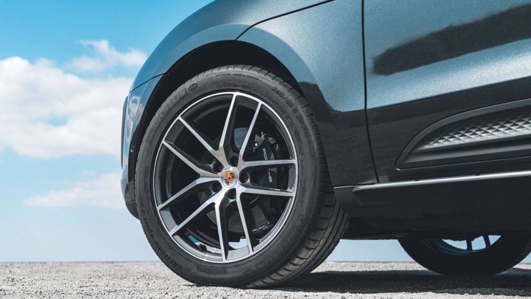 Macan, Volcano Grey, 2021, PCNA