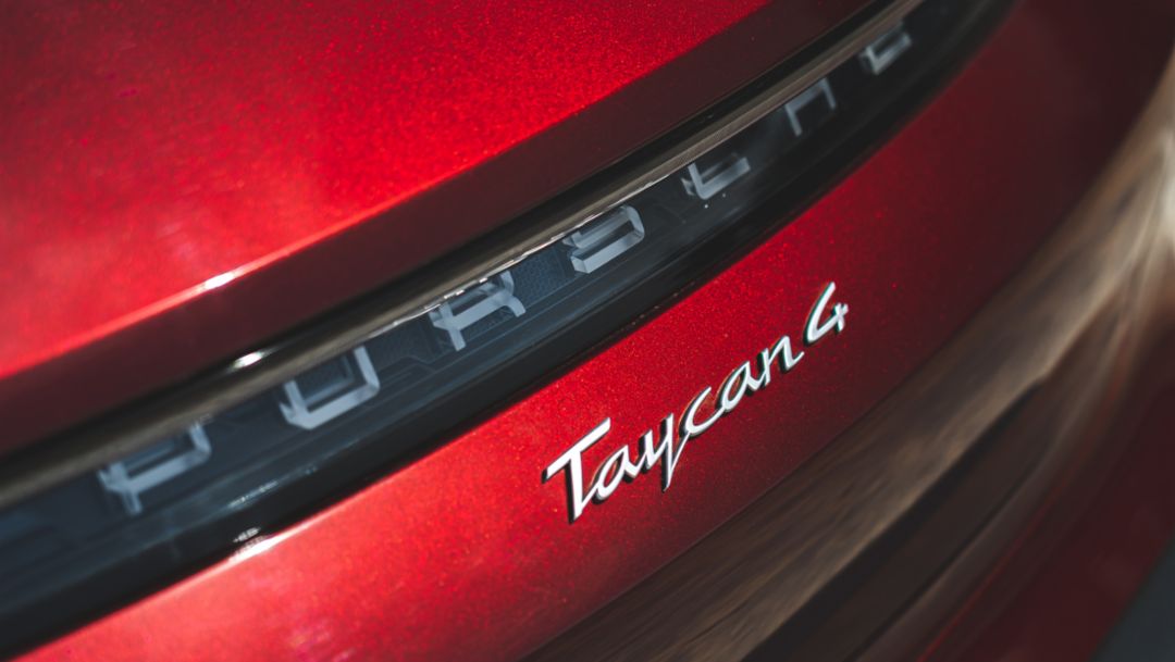 2021 Taycan 4 Cross Turismo, Cherry Red, 2021, PCNA