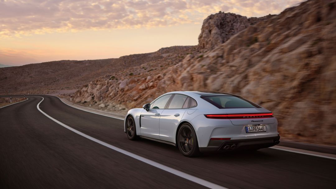 Porsche presents new e-hybrid variants of the Panamera