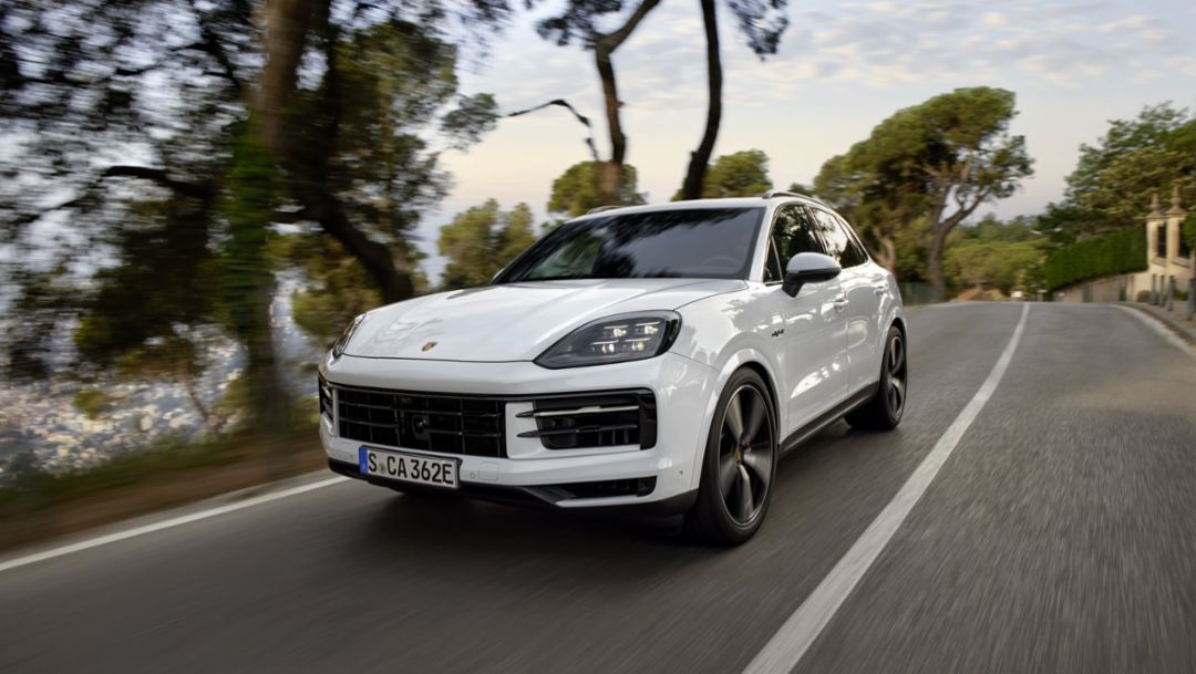 Porsche presents third E-Hybrid variant of the Cayenne