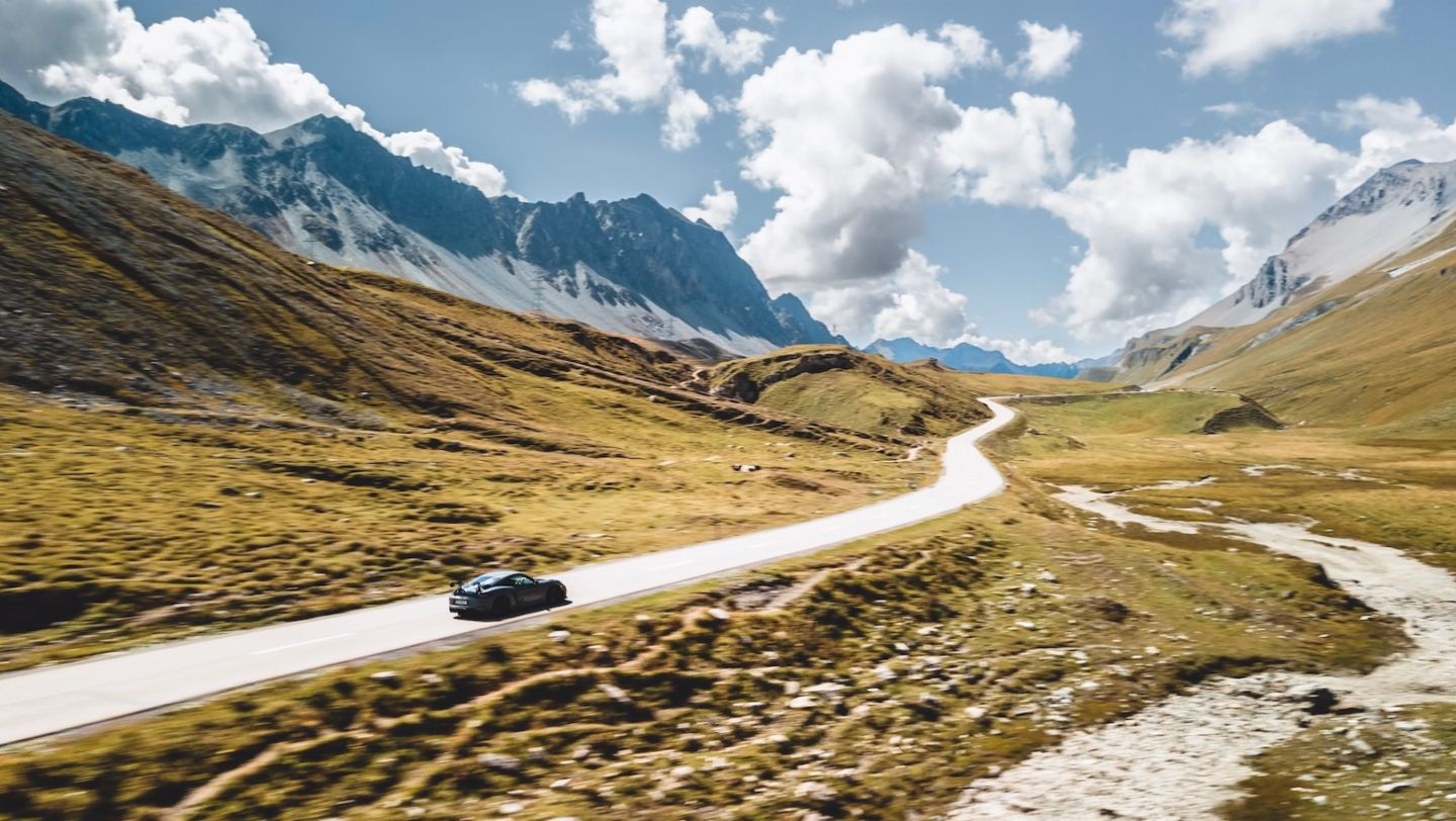 718 Cayman GT4 RS , Swiss Roads, 2024, Porsche Schweiz AG