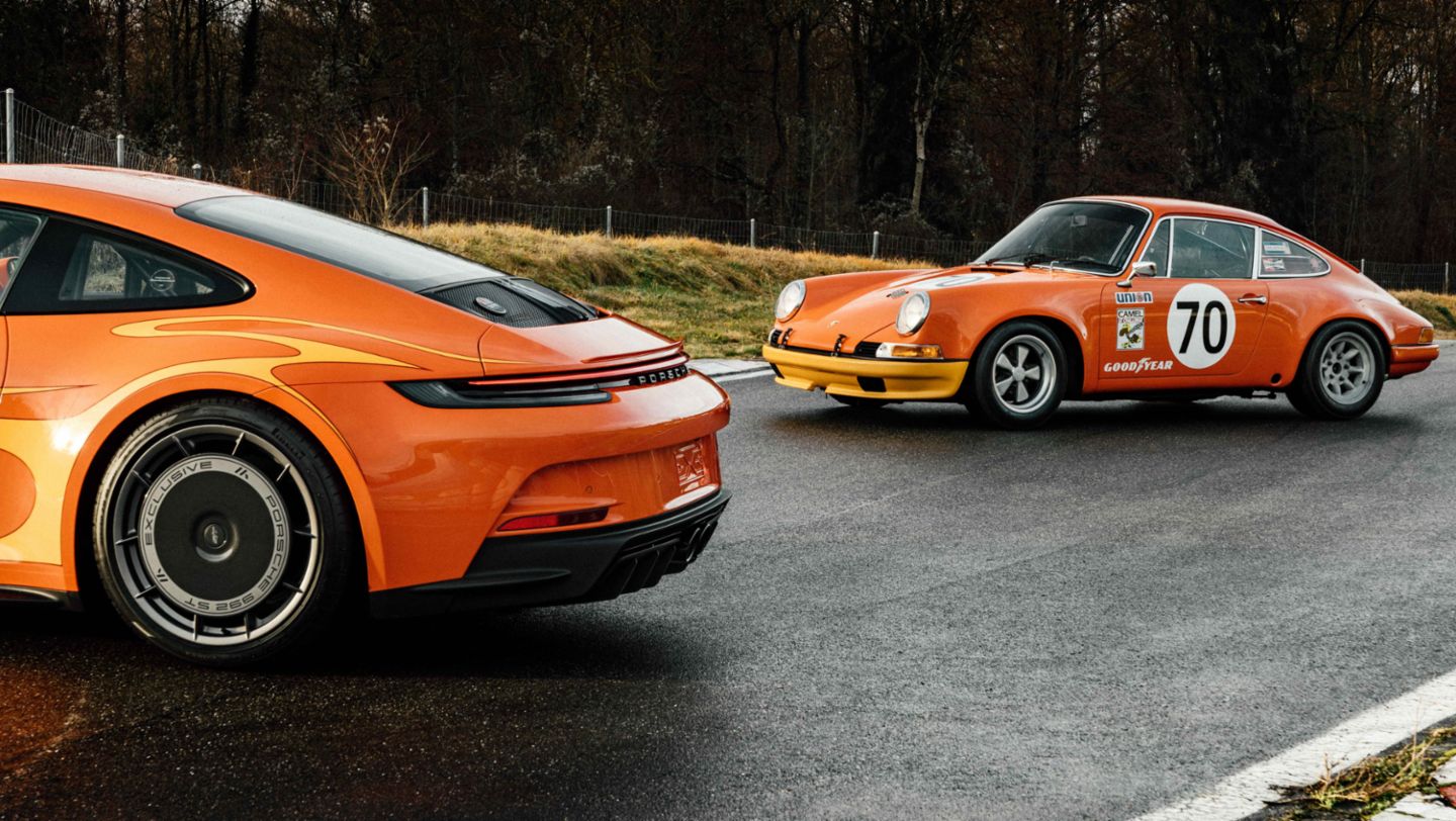 911 S/T de 1972 (derecha) y 911 S/T de 2025, Porsche Suiza AG