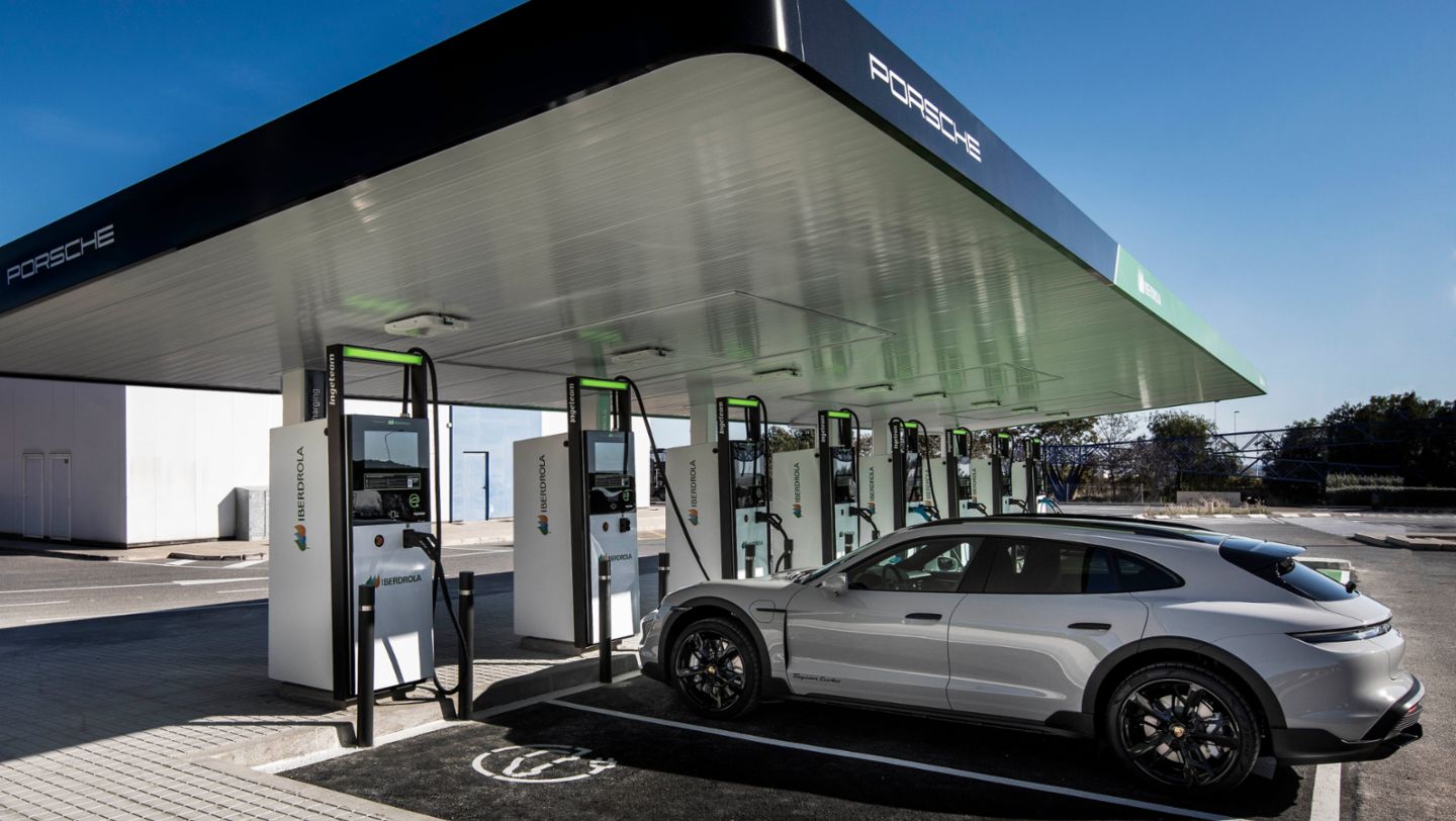 Porsche e Iberdrola, inauguración de estación de carga ultrarrápida, Comunidad Valenciana, 2022, Porsche Ibérica