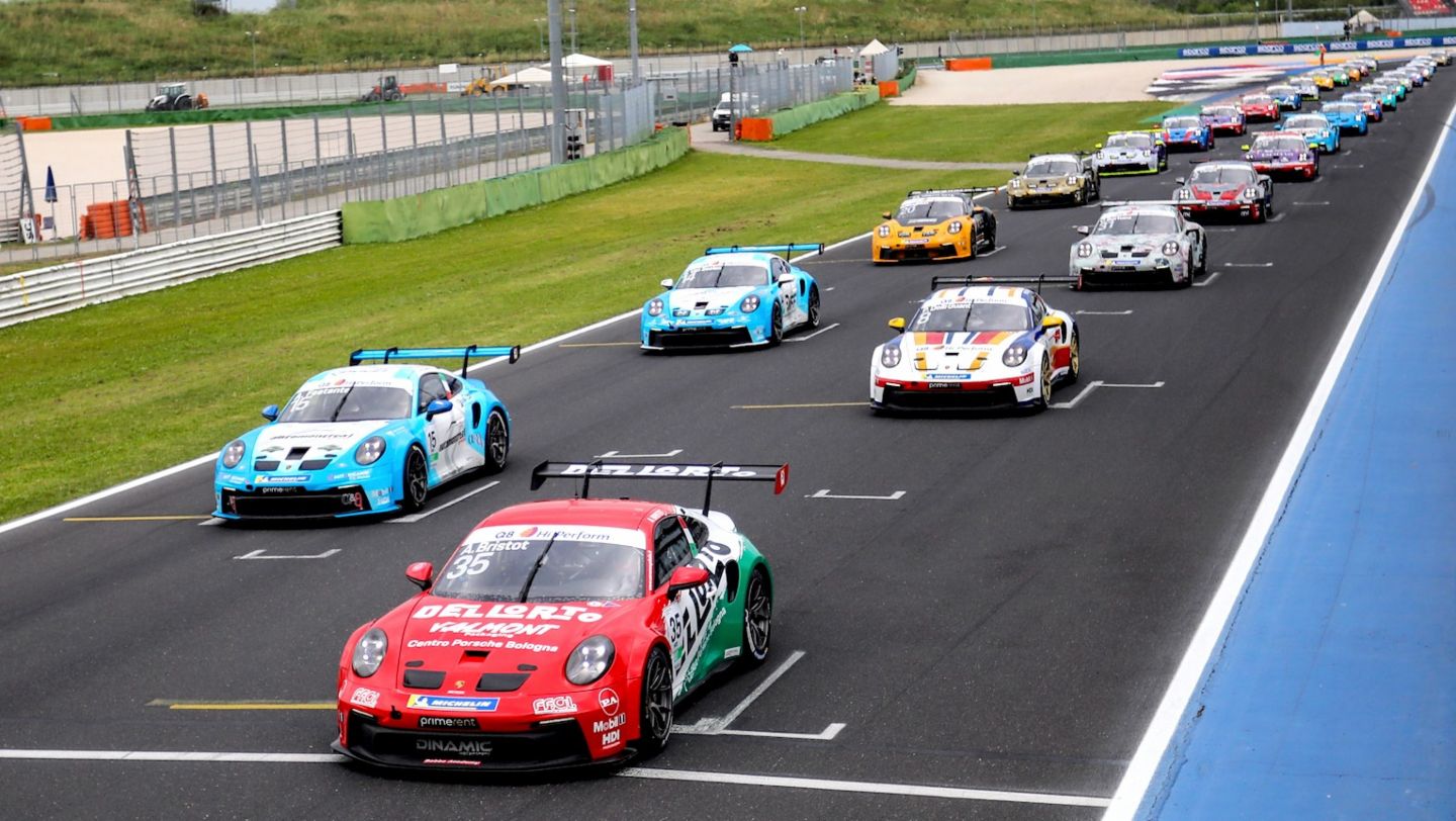Porsche Carrera Cup Italia 2026: La partenza di gara 1 a Vallelunga