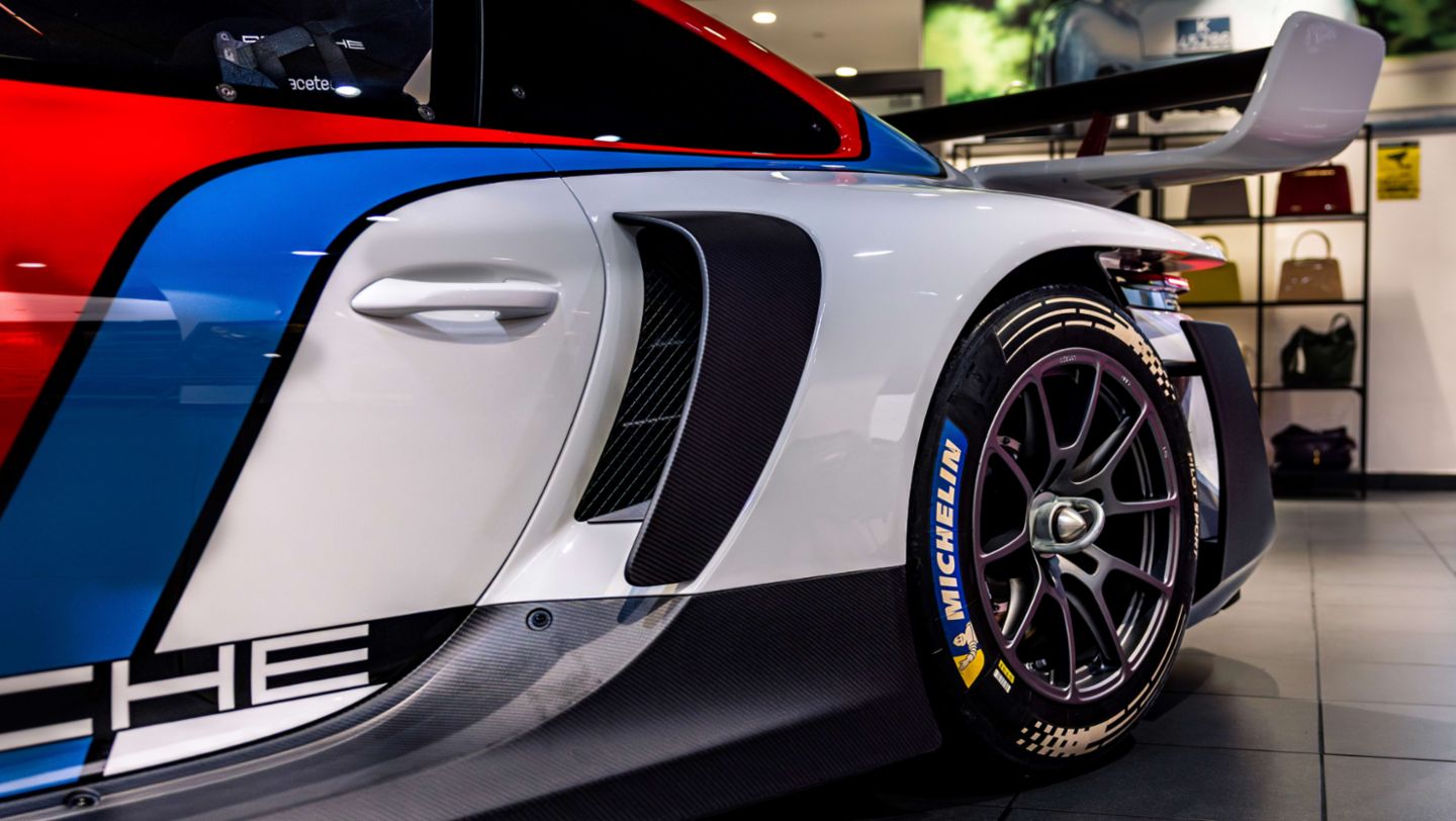 911 GT3 RS Rennsport, Porsche Centre Doha, Qatar, 2026, Porsche Middle East