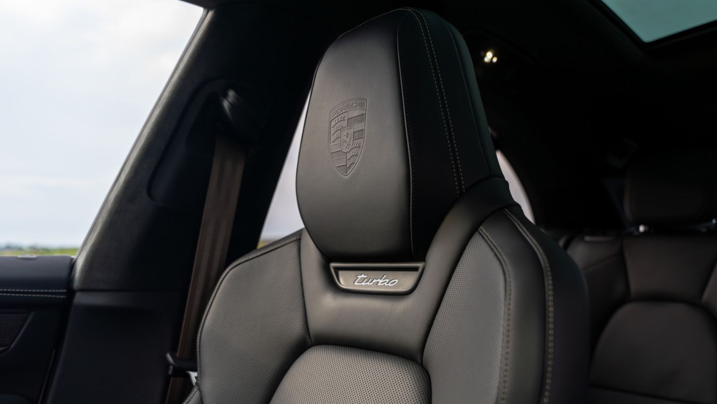 Porsche Experience Centers welcome the new Macan Electric to the track