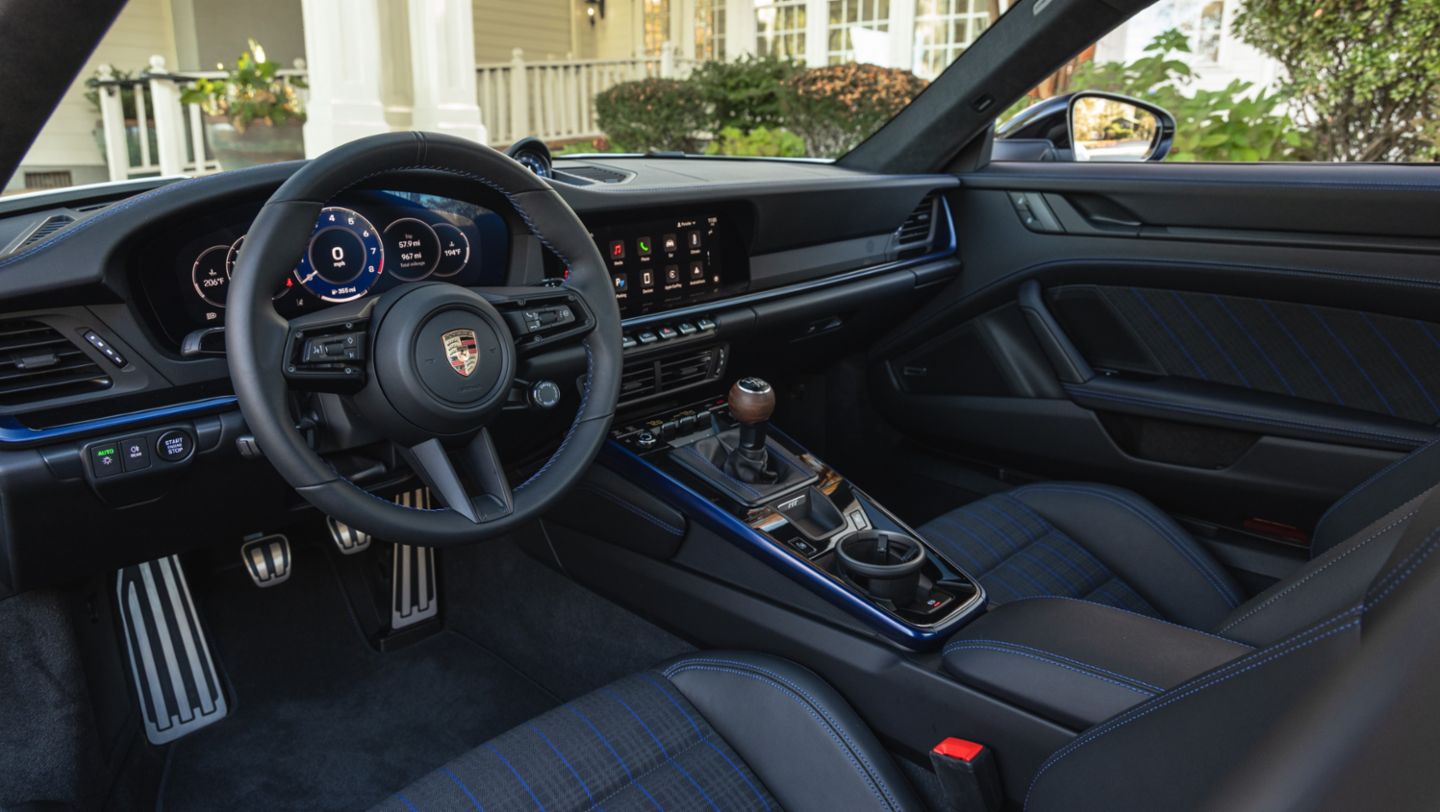 2025 911 Carrera T interior
