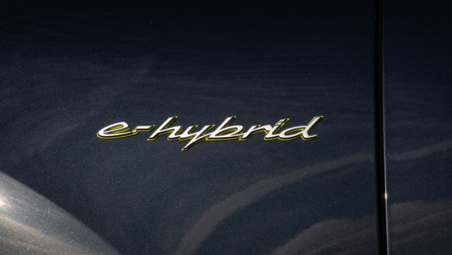 Cayenne E-Hybrid - Algarve Blue Metallic