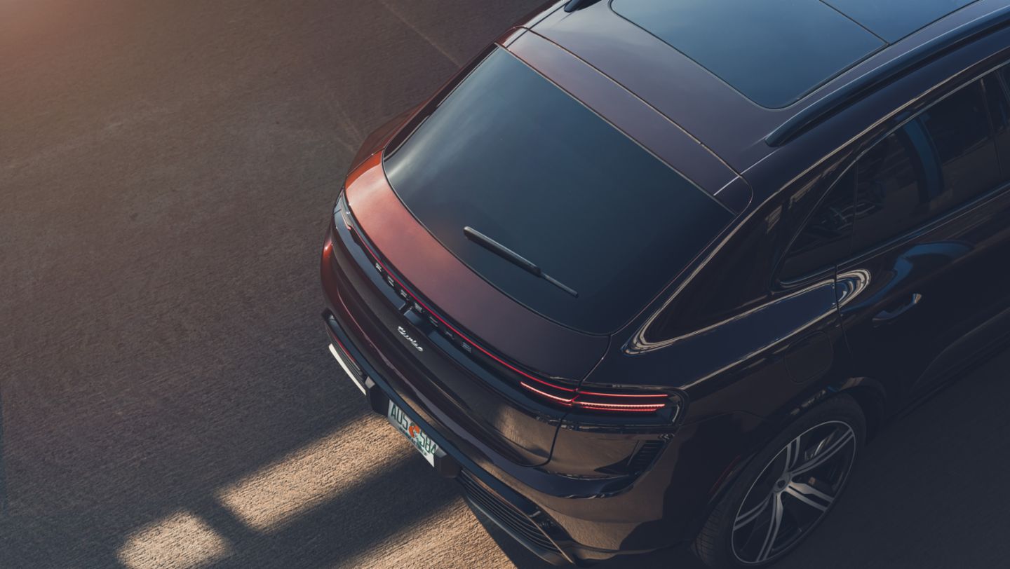 Copper Ruby Metallic Macan Turbo