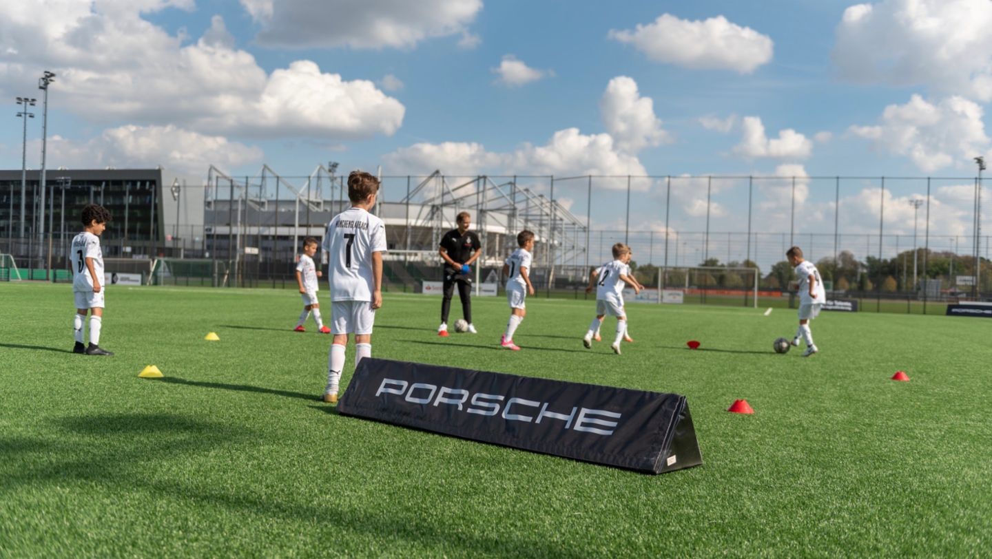 Borussia Mönchengladbach, 2021, Porsche AG