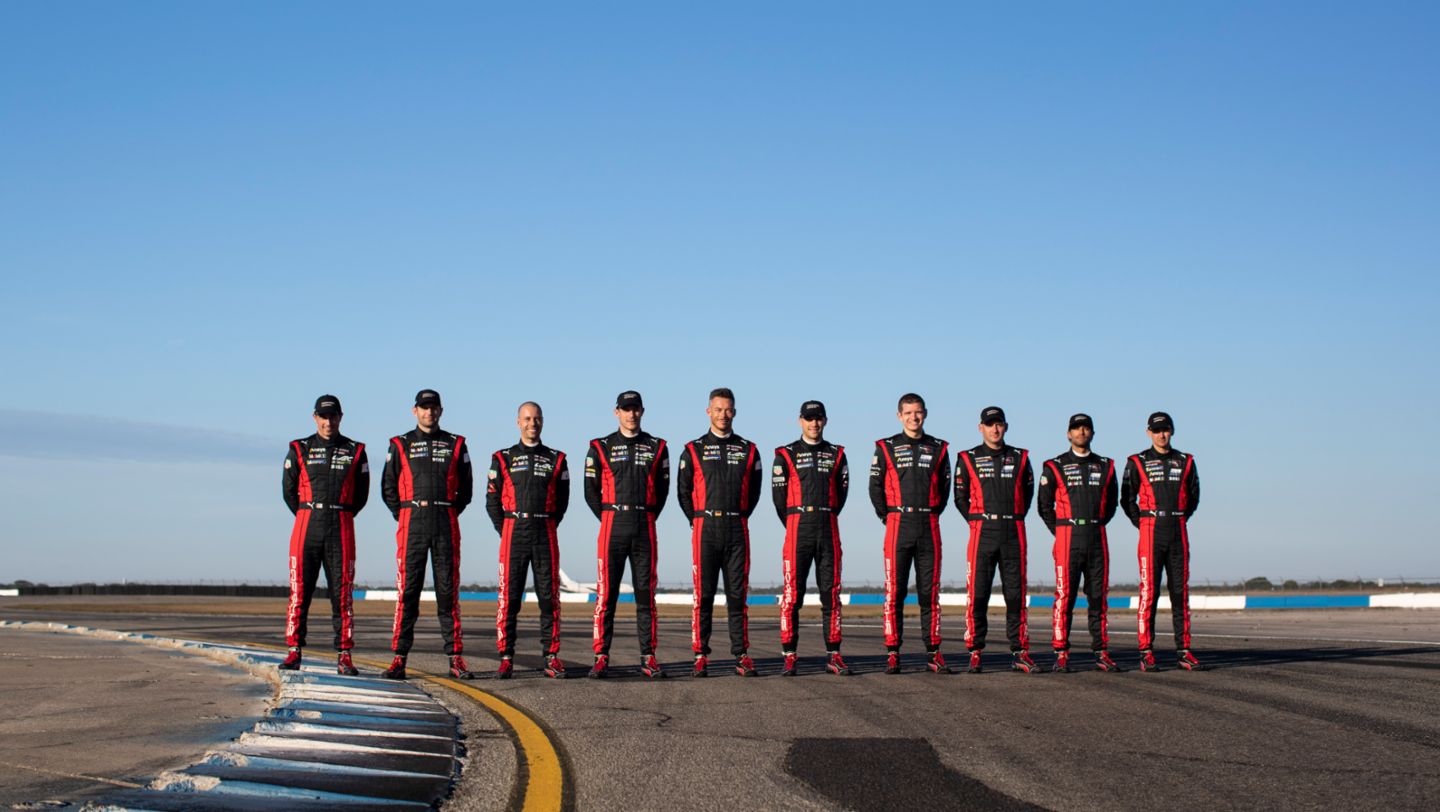 Dane Cameron (USA), Michael Christensen (DK), Frederic Makowiecki (F), Kevin Estre (F), Andre Lotterer (D), Laurens Vanthoor (B), Mathieu Jaminet (F), Nick Tandy (UK), Felipe Nasr (BR), Matt Campbell (AUS) (l-r), Porsche Penske Motorsport Fahrer, 2023, Porsche AG 