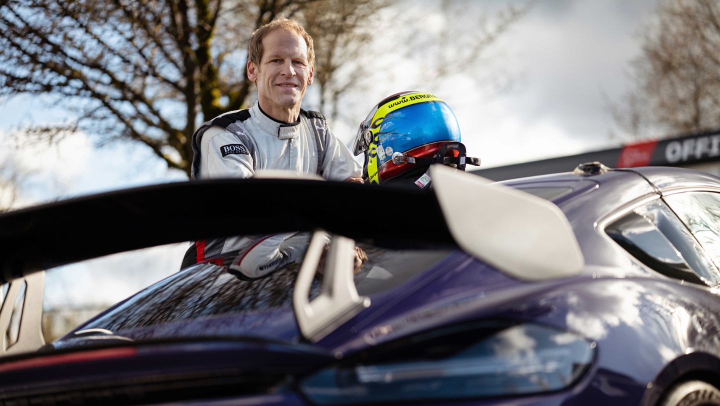 Porsche 718 Cayman GT4 RS with Manthey Kit, 2023, Porsche AG